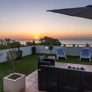 makenzy-seaview-penthouse.hotelsatayianapa.com/